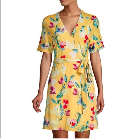 Alexia Admor Dresses & Skirts - Alexia Admor Floral Wrap Dress